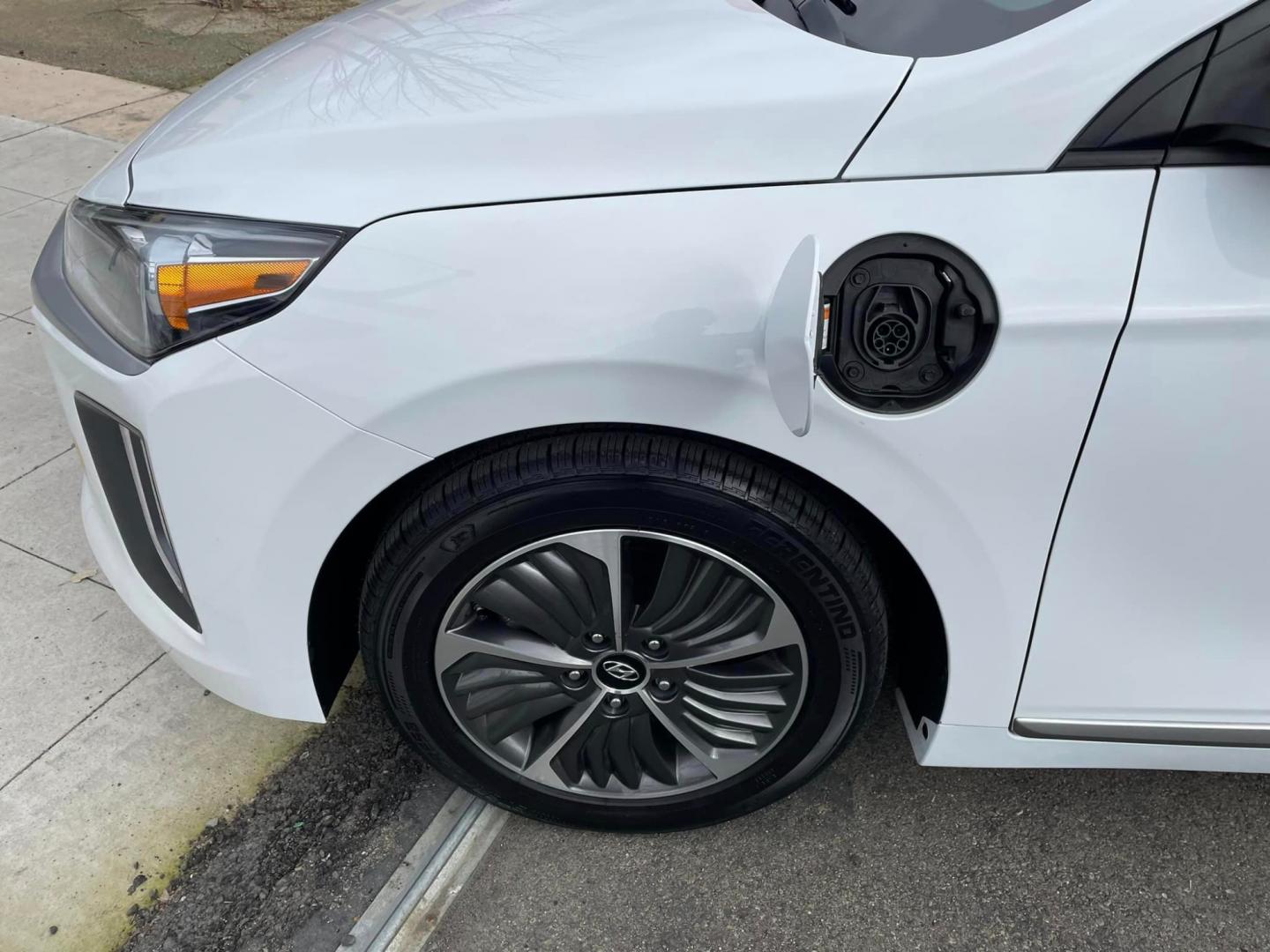 2022 WHITE /GRAY Hyundai Ioniq Plug-In Hybrid (KMHC65LD1NU) , located at 744 E Miner Ave, Stockton, CA, 95202, (209) 944-5770, 37.956863, -121.282082 - Photo#3